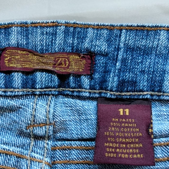 ZD Embroidered Jeans - Picture 3 of 3